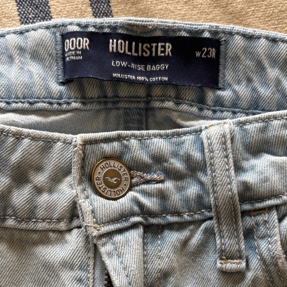 Hollister Low-Rise Baggy jeans